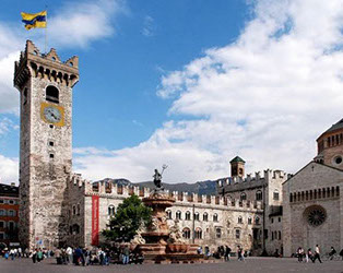 trento piazza duomo foto r magrone crop u977